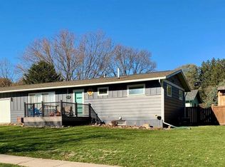 803 Ridgewood Dr, Decorah, IA 52101