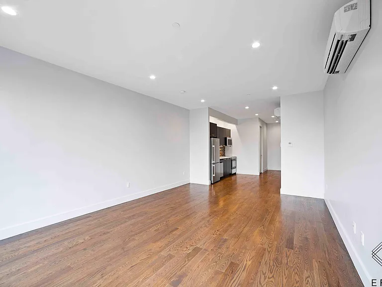 101 Varet St #3D — Photo 9