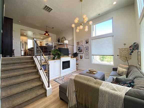 3rd image of 5048 W Duckhorn Dr