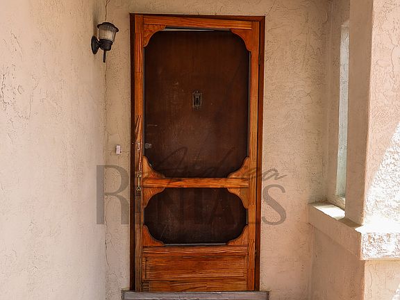 3rd image of 5363 Shafter Ave