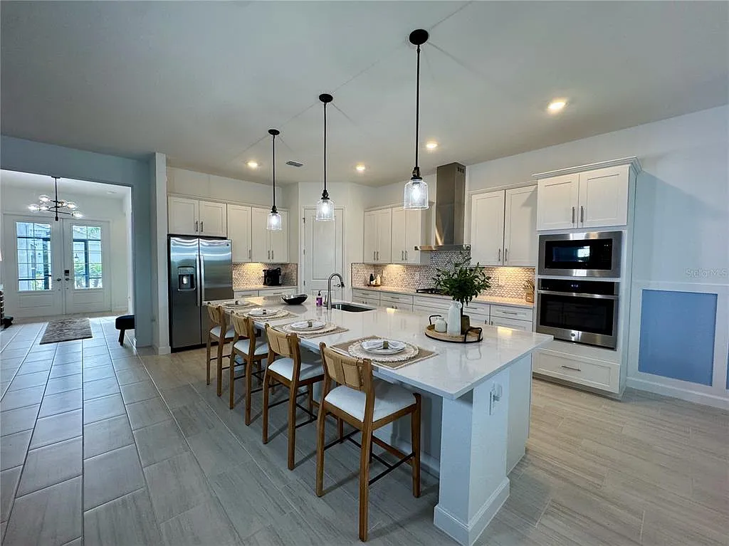 3 bed, 3.0 bath, 2445 sqft, $9,000 — Photo 3