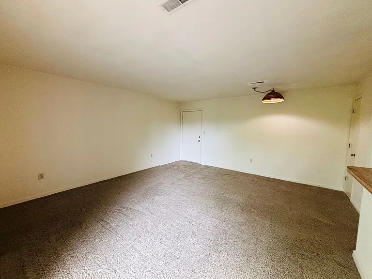 844 Claytor Sq — Photo 3