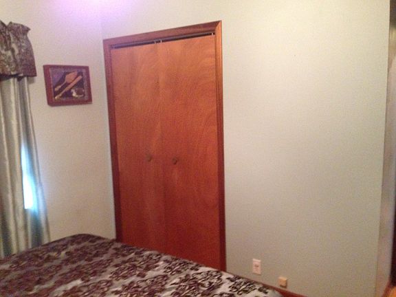 3rd image of 212 E 15th St
