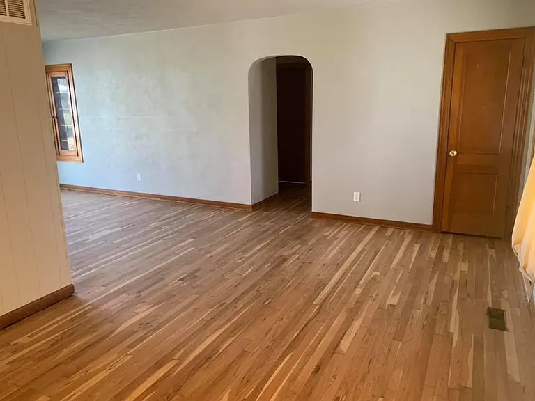 1016 S Market St — Photo 5