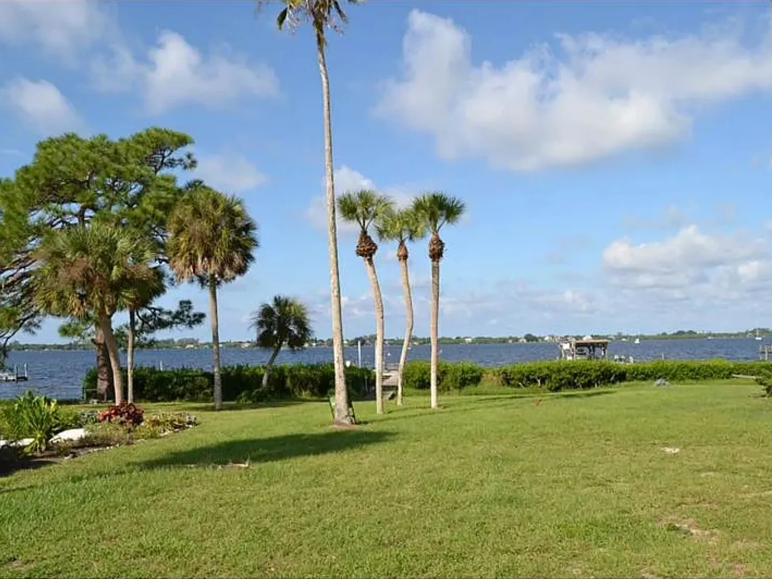 2 bed, 828 sqft, $5,500 — Photo 2