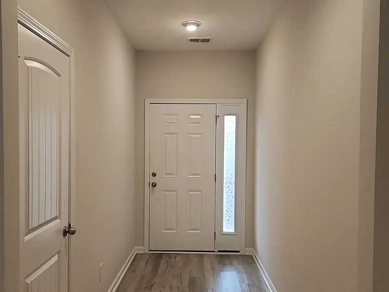 497 Hillsborough Dr — Photo 3