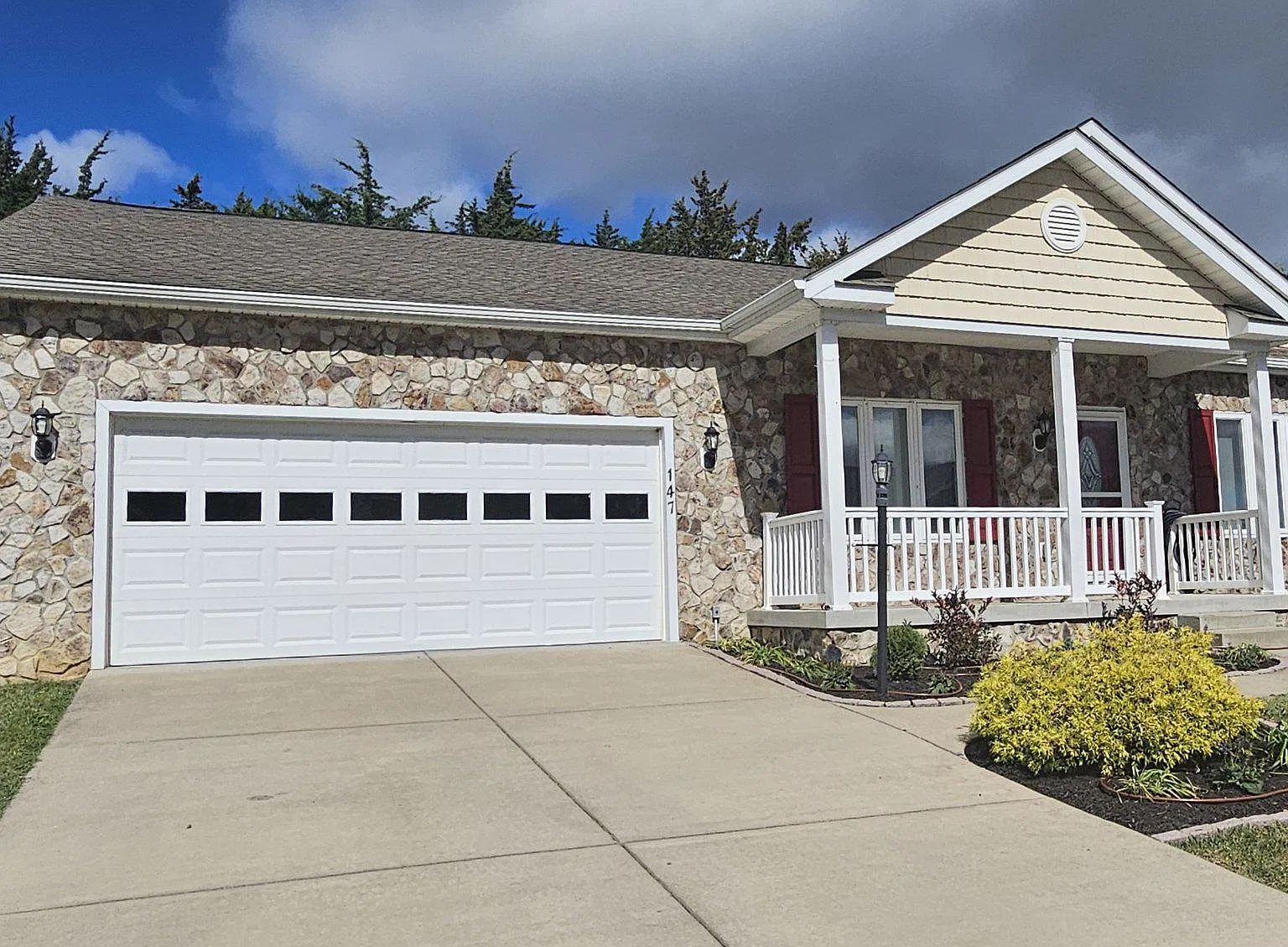 3 bed, 2.0 bath, 1247 sqft, $2,300 — Photo 2