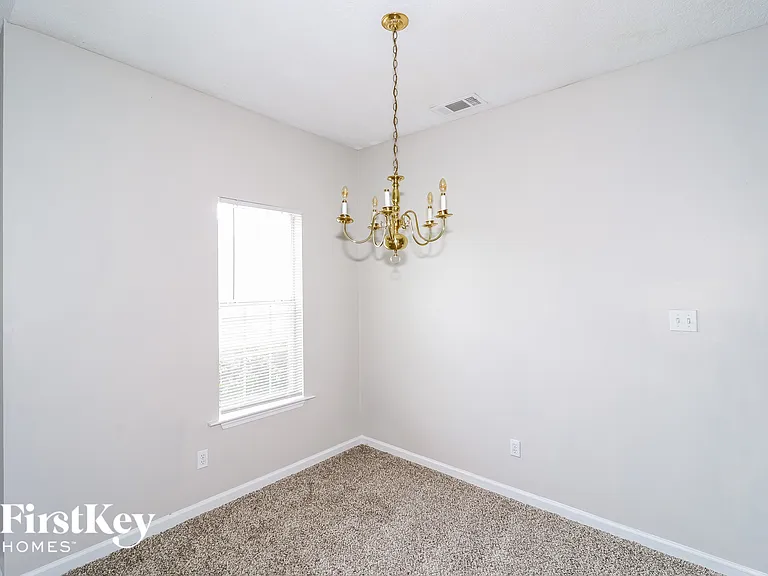 1139 Brady Hollow Ln — Photo 4