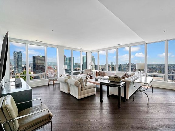 4th image of 989 Nelson St #2106