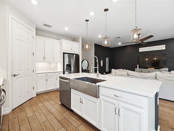 5th image of 15361 Floresta Ln