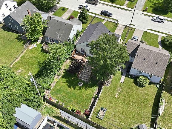 4th image of 323 Field St