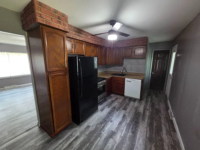 2401 Eastlawn St — Photo 23