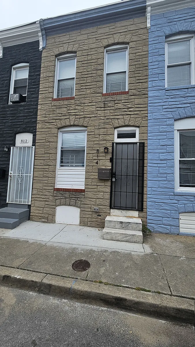 Building Photo - 814 N Port St #0