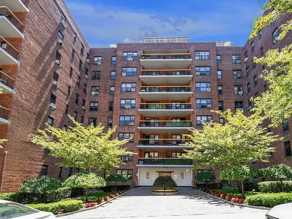 6776 Booth St APT 2I, Flushing, NY 11375