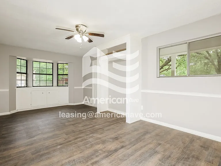1913152_003_living_room_13745656.jpg