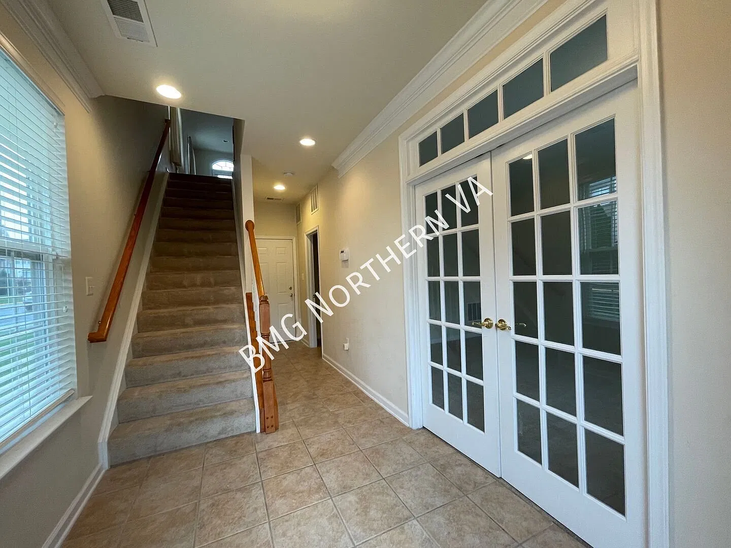 Stunning, Light Filled 3BR/2BA/2HB in Sought After Brambleton — Photo 4