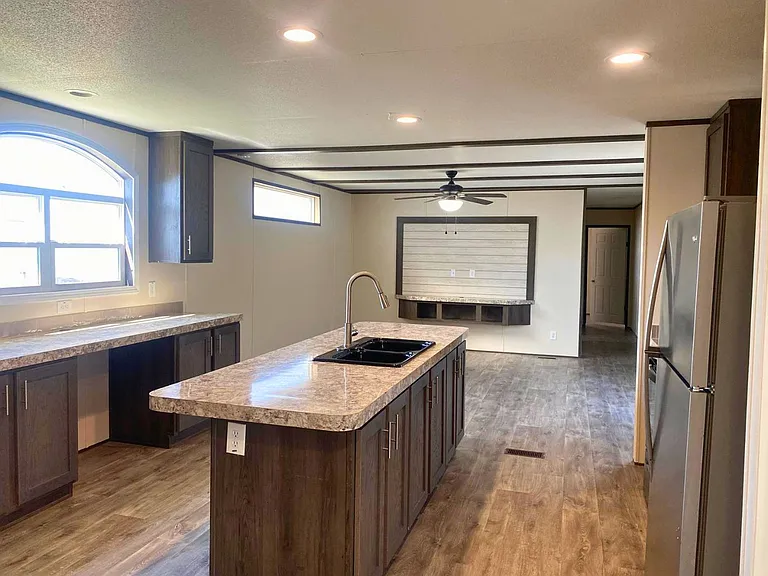 Grand Oaks at Liberty HIll — Photo 48