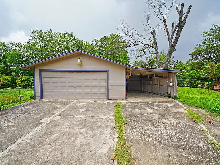 12715 Middle Ln — Photo 37