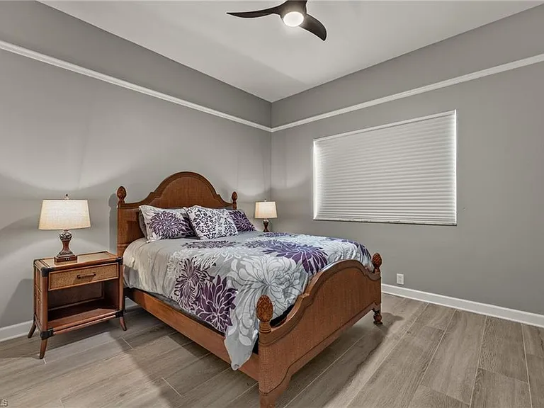 16322 Edgemont Dr — Photo 20