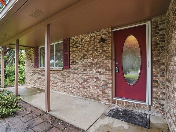 3rd image of 478 Beaverbrook Dr