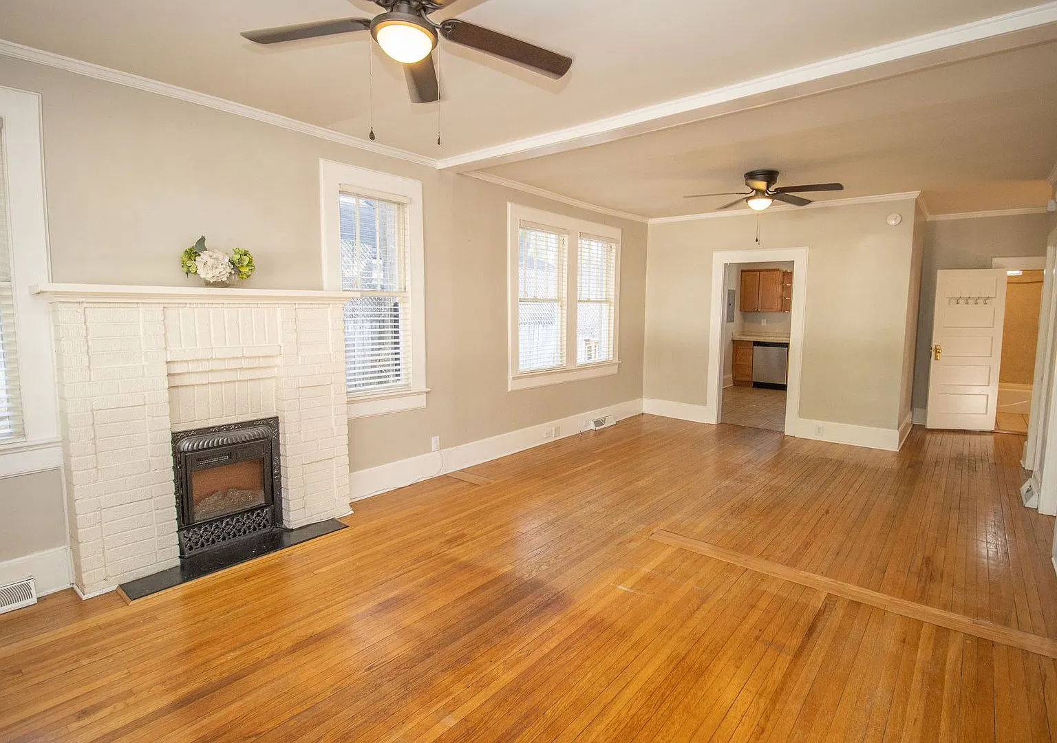 Charming 2 Bedroom Home Steps from USC Location, Character & Outdoor Living! — Photo 4
