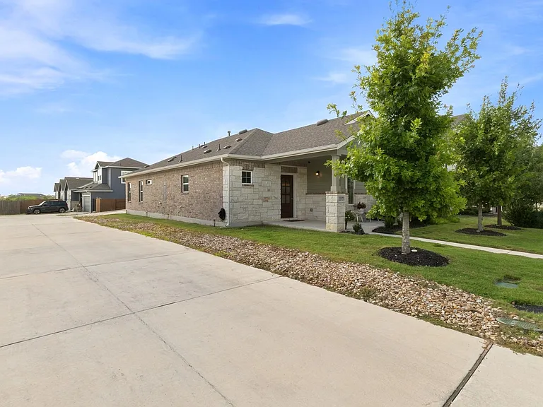 9207 Looksee Ln — Photo 2