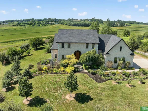 11600 Old Mill Dr, Blair, NE 68008