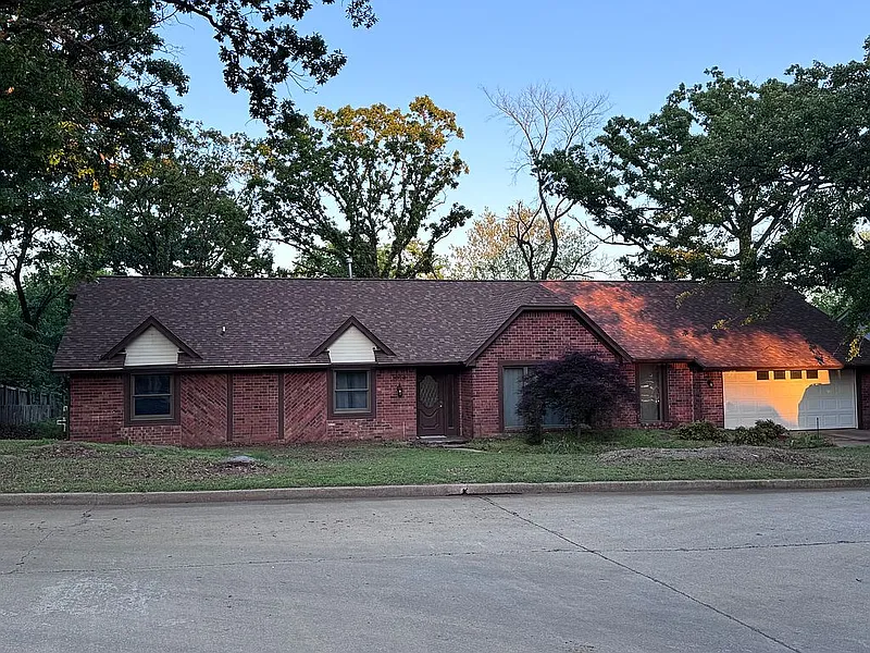 1014 N Faulkner Pl — exterior photo