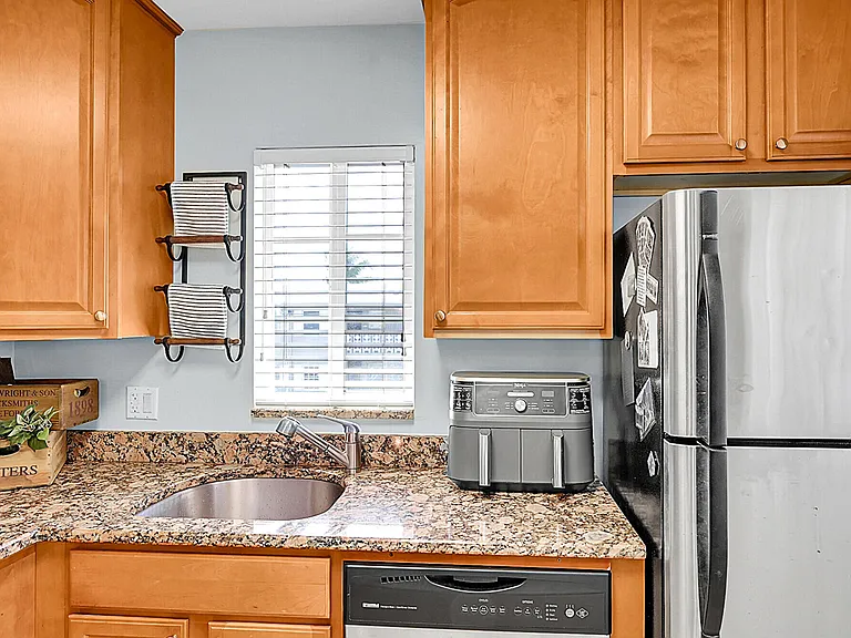 410 SW 15th St #206 — Photo 11