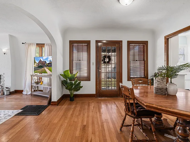 1622 W Harding Way — Photo 9