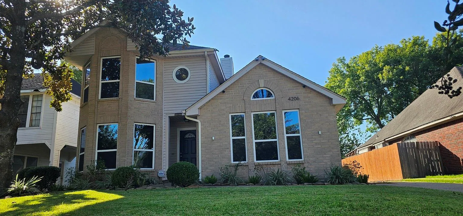 4 bed, 2.5 bath, 2345 sqft, $2,900 — Photo 1
