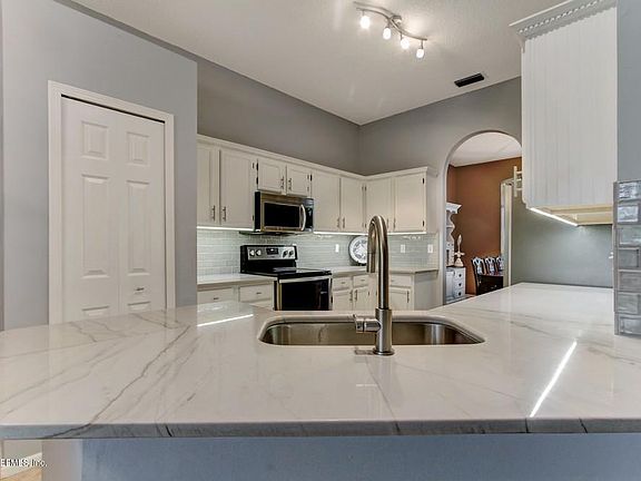 4th image of 2951 Twin Falls Ct