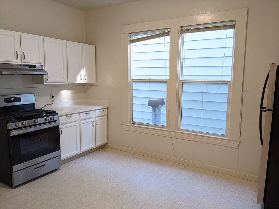 1st image of 245 30th St APT 1