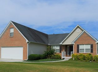 960 Creek Cove Way, Loganville, GA 30052