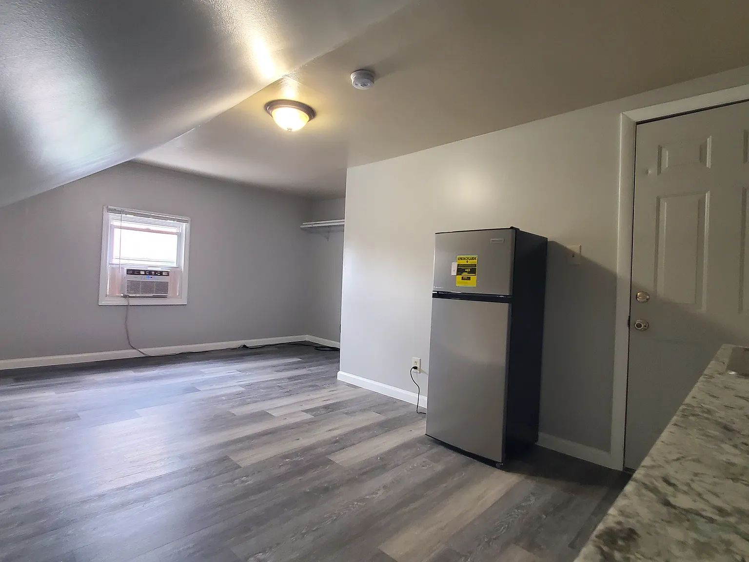 1 bed, 230 sqft, $725 — Photo 4