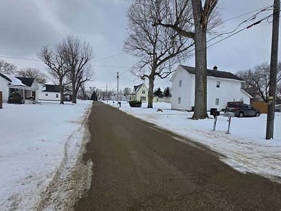 Exterior Neighborhood (street photo)