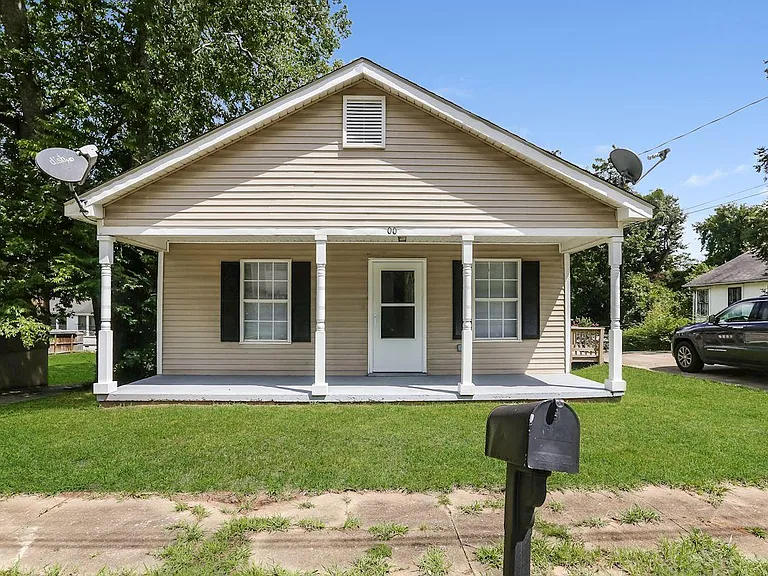 1006 Dr Charles Johnson Ave — Photo 1