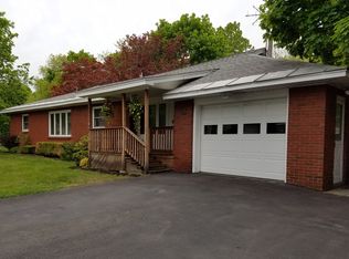 10 Streamview Ln, Wynantskill, NY 12198