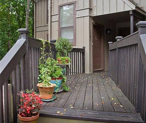 3rd image of 2103 Cumberland Ct SE