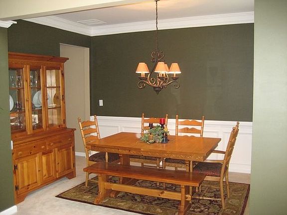 Spacious Dining room 
