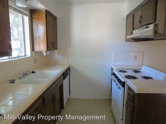 2nd image of 485 E Roosevelt Ave