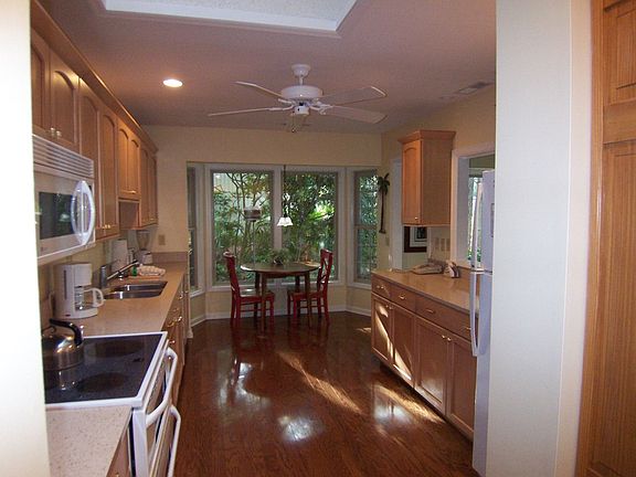 4th image of 12 Wisteria Ln
