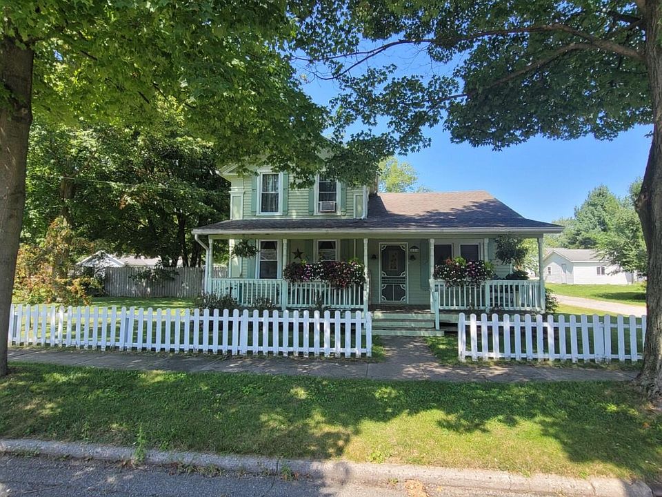 1st image of 224 W Burr Oak St