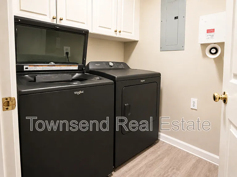 2937 Delaware Dr — Photo 8