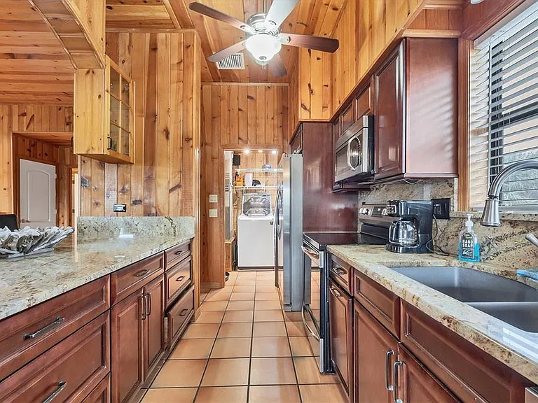 51 Palm Dr — Photo 13