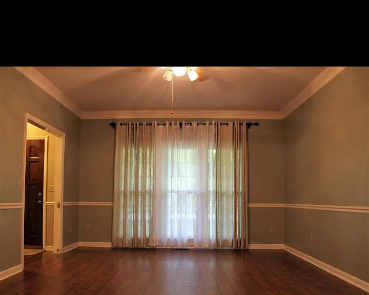 605 Kings Ln — Photo 4