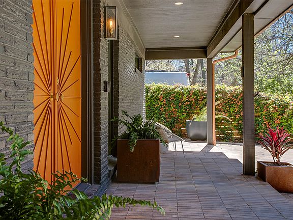 3rd image of 406 S Ravinia Dr