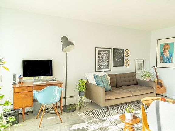 3rd image of 523 N 15th Ave SW #405