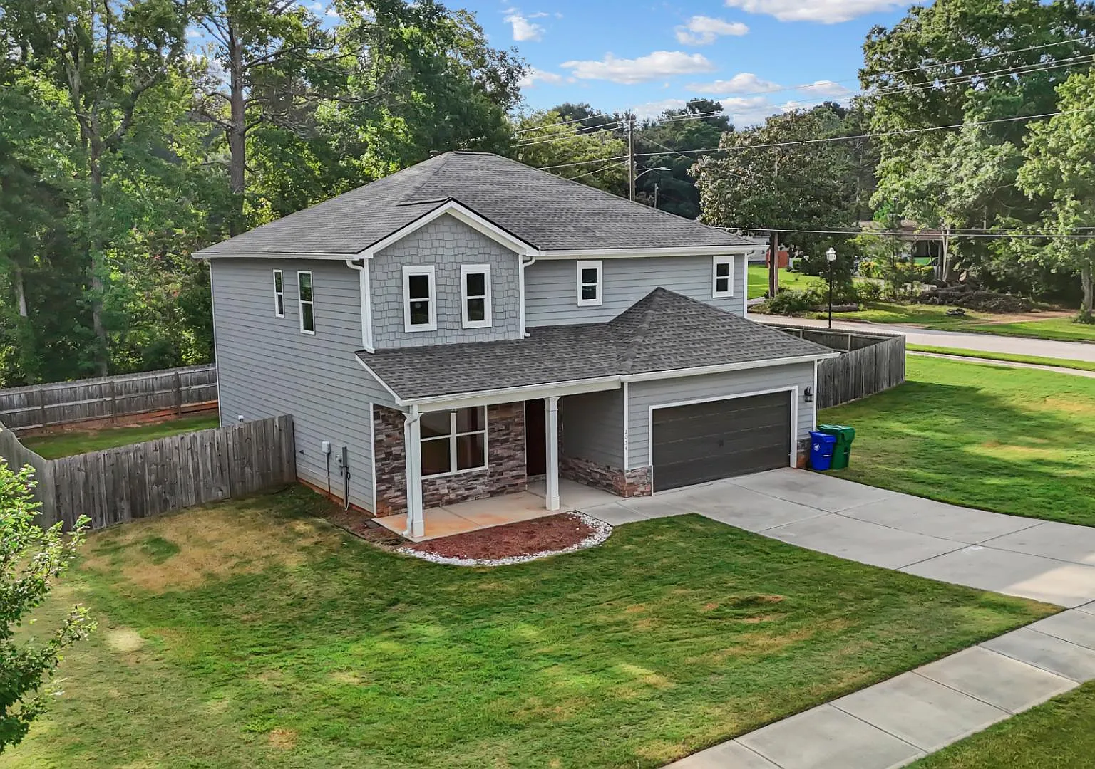 2054 Maplewood Way — Photo 2