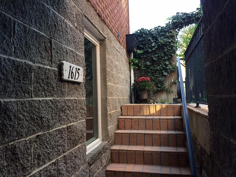 1615 Princess St — Photo 14